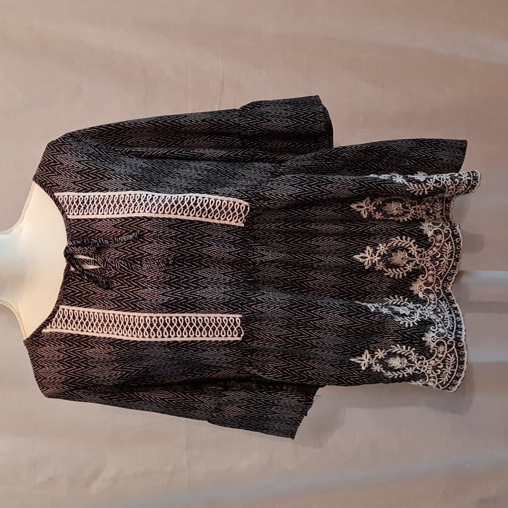 MAURICES L top NWT, black/grey, front tie, emblished bodice and helm, vry pretty